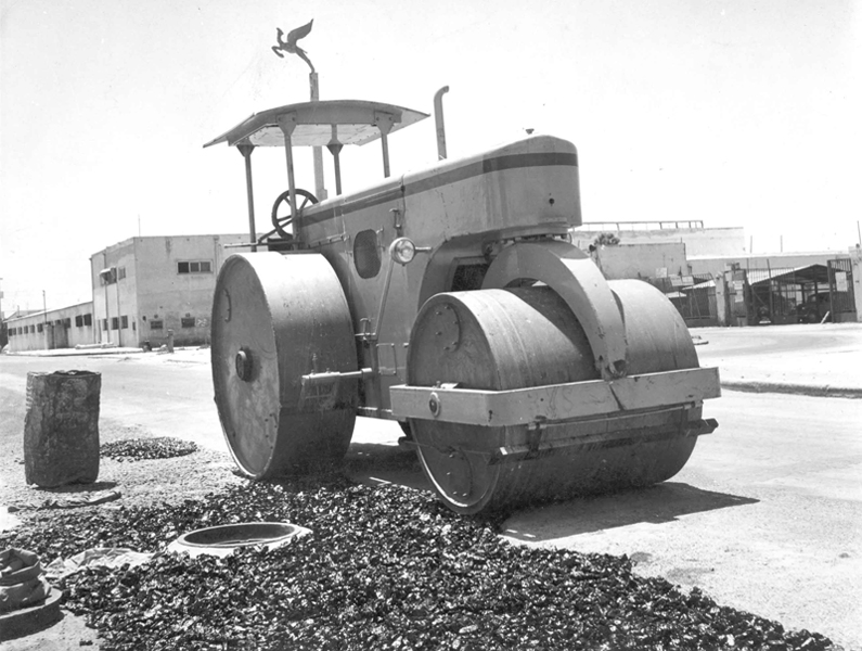 מכבש דרכים מיובא שבתוכו הוברח נשק ל"הגנה"