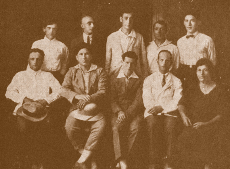 תמונה ועד ההגנה בירושלים 1926 יושבת מימין רחל ינאית בן צבי